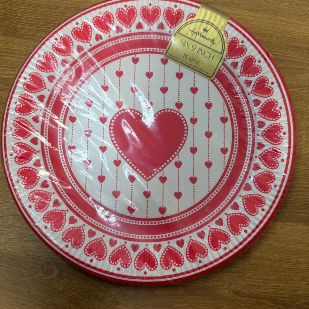 Vintage Hallmark Valentine Heart Paper Plates Red White 9 Inch 6 Count Sealed